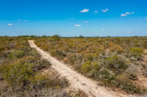 840 County Road 652, Devine, TX 78016 photo 6