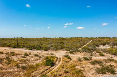 840 County Road 652, Devine, TX 78016 photo 8