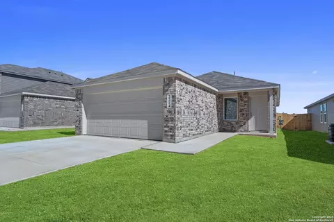 2214 Collins Aly, Converse, TX 78109