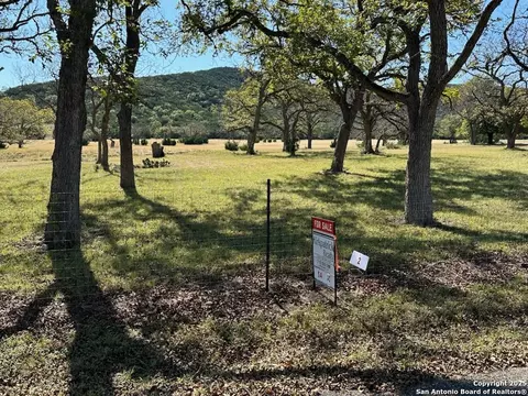 1543 Walter White Ranch Rd, Leakey, TX 78873