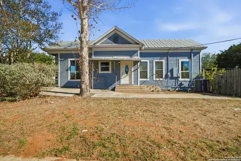 1004 E Colorado, Pearsall, TX 78061