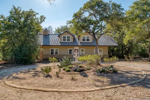 123 Bowie, Luling, TX 78648 photo 2