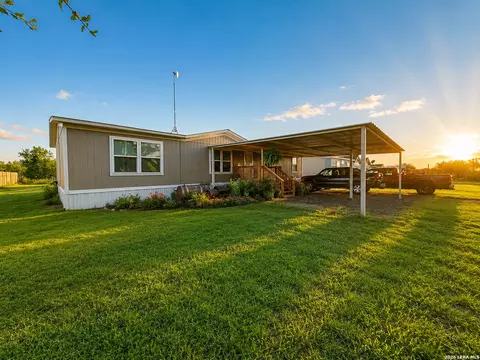 137 Viridian Vw, Pleasanton, TX 78064