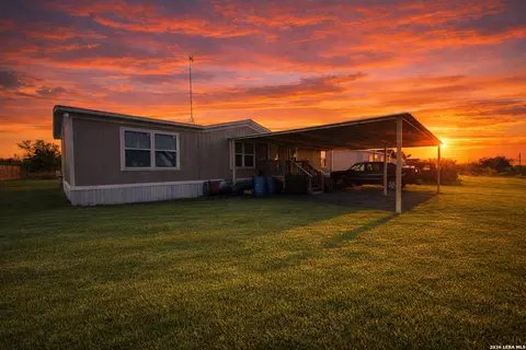 137 Viridian Vw, Pleasanton, TX 78064