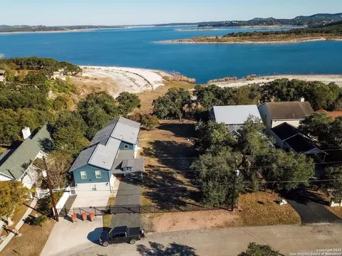864 Lakebreeze Dr, Canyon Lake, TX 78133