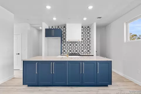 106 Bank St #101, San Antonio, TX 78204