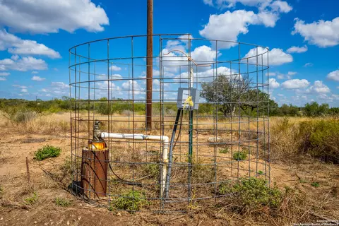 Cr 652 Cr 652, Devine, TX 78016 photo 5