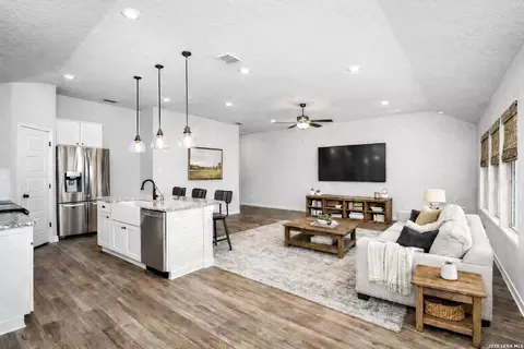 1117 Amber Lk, Seguin, TX 78155