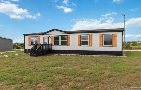 113 County Road 2644, Moore, TX 78057