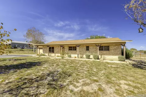 171 Big Oak Dr, Adkins, TX 78101