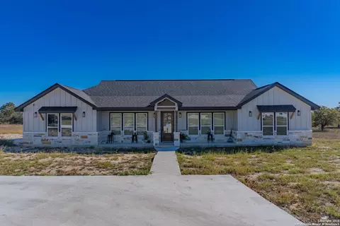 732 Lake Vly, La Vernia, TX 78121