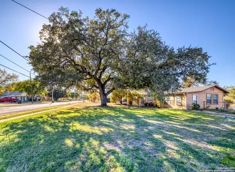 703 E Nueces, Crystal City, TX 78839