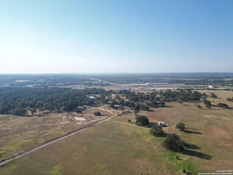 439 Arrow, Luling, TX 78648 photo 12