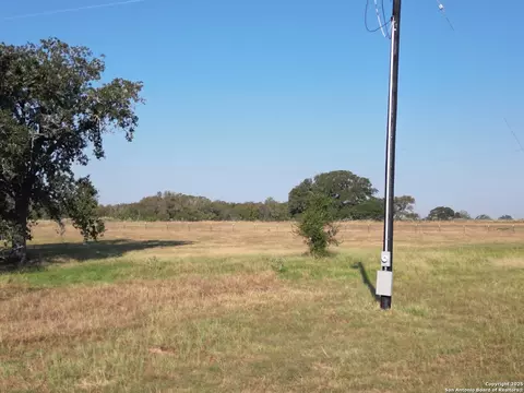 439 Arrow, Luling, TX 78648 photo 10