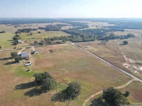 439 Arrow, Luling, TX 78648 photo 5