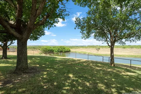 View/Area - 2220 Fm 1343, Devine, TX 78016 photo 3 of 6
