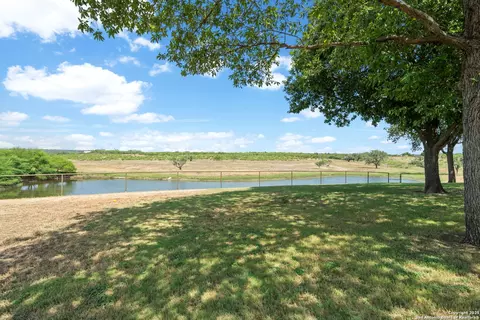 View/Area - 2220 Fm 1343, Devine, TX 78016 photo 4 of 6