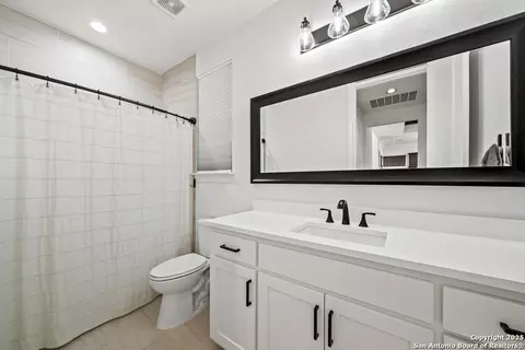 Bath - 267 Eagle Rock, Spring Branch, TX 78070 photo 2 of 2