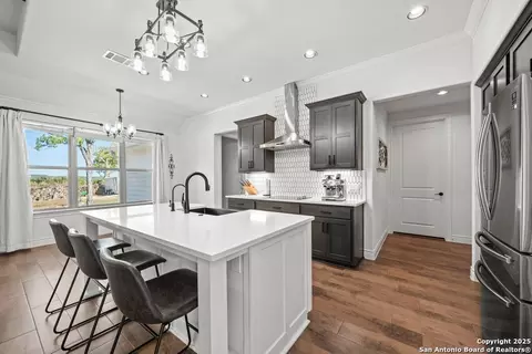 Kitchen - 267 Eagle Rock, Spring Branch, TX 78070 photo 2 of 3