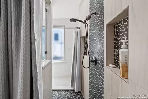 Bath - 267 Eagle Rock, Spring Branch, TX 78070 photo 1 of 2