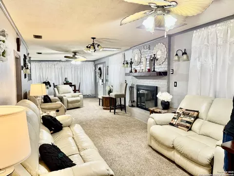 508 E Thornton, Three Rivers, TX 78071 photo 3