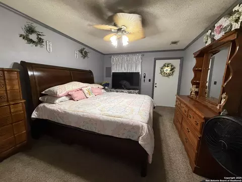 508 E Thornton, Three Rivers, TX 78071 photo 9