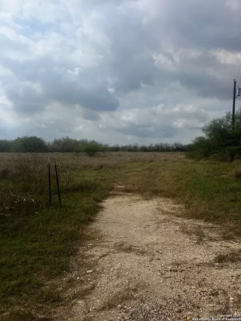500 S Nixon Ave, Nixon, TX 78140