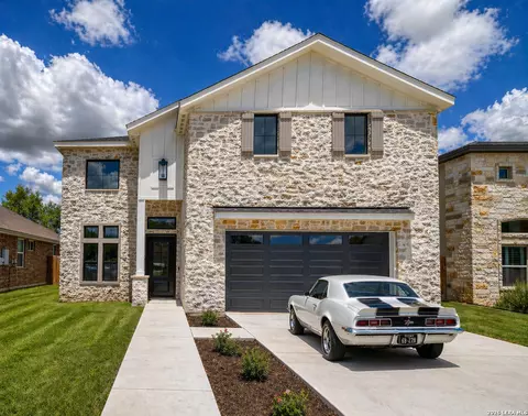 6 Rio Seco, Uvalde, TX 78801