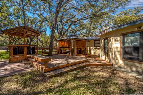 102 Zornia, Castle Hills, TX 78213