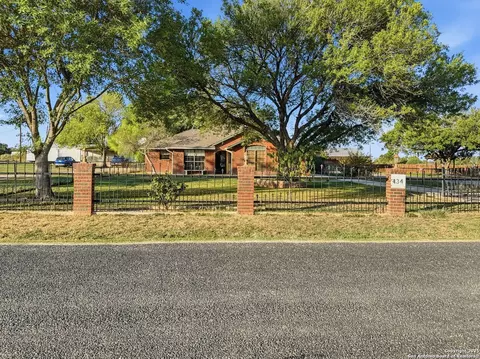 434 County Road 6610, Devine, TX 78016 photo 1