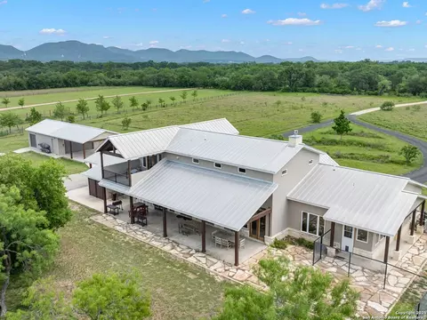 497 Cypress Fls, Utopia, TX 78884