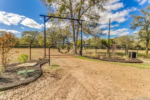 408 Copeland Hl, Smithville, TX 78957