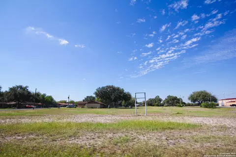 1204 W Bowie, Beeville, TX 78102