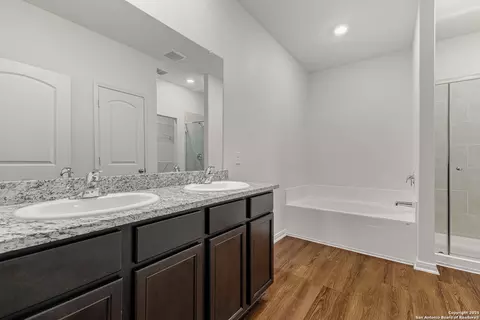 Bath - 15102 Jetfire, Von Ormy, TX 78073 photo 2 of 4
