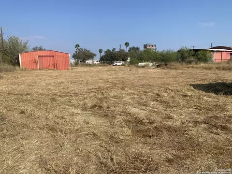 15650 Interstate Highway 35, Dilley, TX 78017