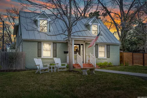 135 Blue Bonnet Blvd, Alamo Heights, TX 78209