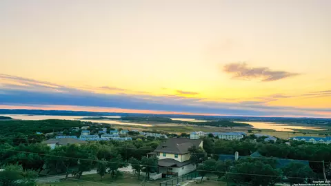 2350 Sunset Rdg, Canyon Lake, TX 78133