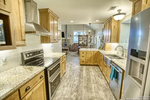 Kitchen - 255 Thunder Crk, Utopia, TX 78884 photo 2 of 2