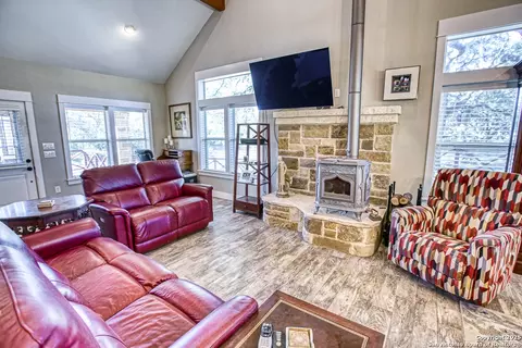 Living - 255 Thunder Crk, Utopia, TX 78884 photo 1 of 1