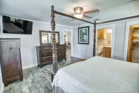 Bedroom - 255 Thunder Crk, Utopia, TX 78884 photo 2 of 6