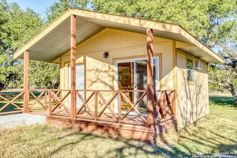 Exterior - 255 Thunder Crk, Utopia, TX 78884 photo 5 of 12