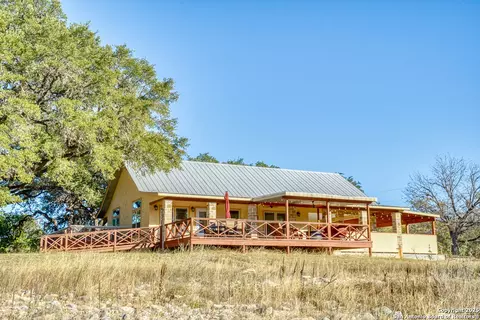 255 Thunder Crk, Utopia, TX 78884