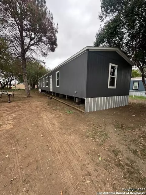 13 Green Mdws, Uvalde, TX 78801