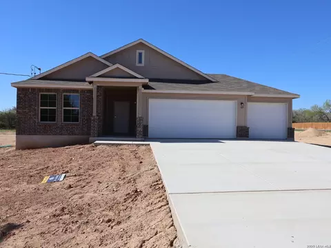 109 Cheyenne Dr, Floresville, TX 78114