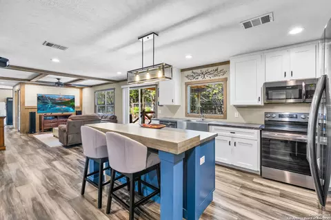 798 Legion, Lakehills, TX 78063