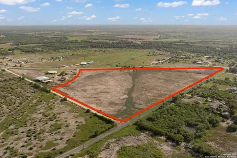 18434 Fm 471 # A, Natalia, TX 78059