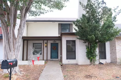 393 Fenwick Dr, Windcrest, TX 78239