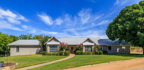 3936 S State Hwy 16, Fredericksburg, TX 78624