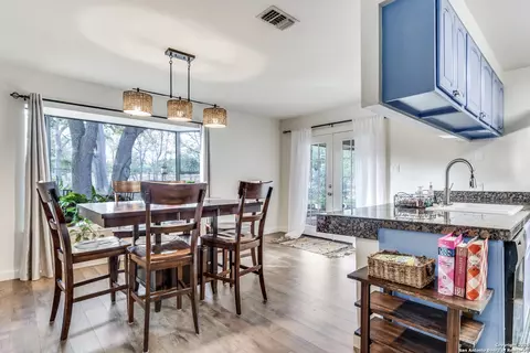 104 Whippoorwill Ct, Boerne, TX 78006