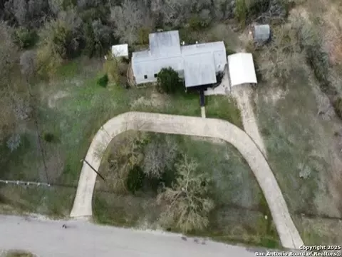 1624 County Road 4511, Hondo, TX 78861